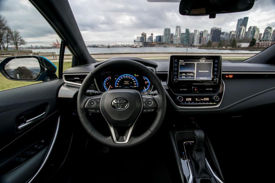 Торпедо Toyota Corolla XSE Hatchback 2018 года  (NA) (фото 23 из 88)